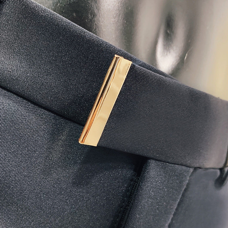 Herren schmale elegante Anzughose mit dezenter Goldschließe und Bügelfalte Nord Taschen