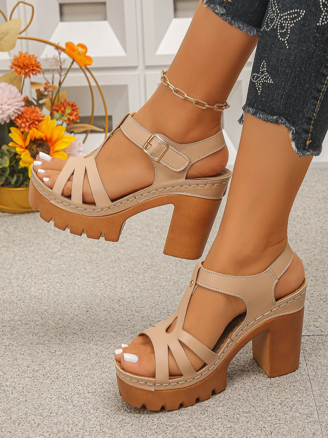 Damen Hochhackige Clogs mit geometrischem Design