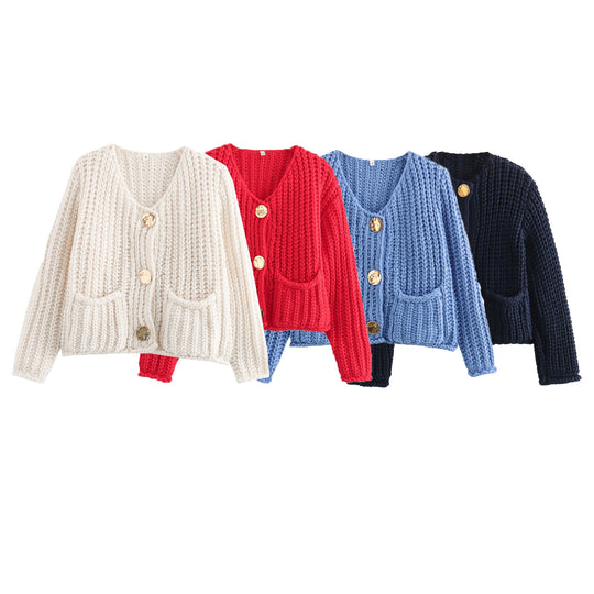Damen Grobstrick-Cardigan mit V‑Ausschnitt, goldener Knopfleiste und aufgesetzten Taschen Nord Taschen