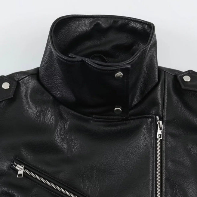 Damen Kurz geschnittene Bikerjacke aus Kunstleder mit asymmetrischem Reißverschluss, Stehkragen und Schulterklappen Nord Taschen