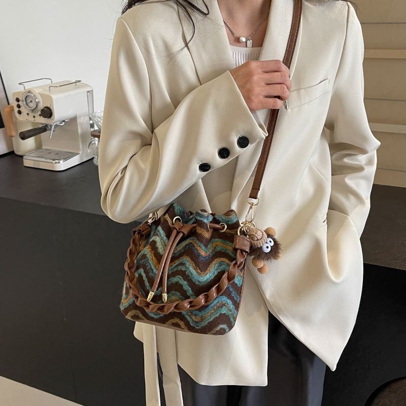Damen modische Bucket Bag mit verspieltem Muster Nord Taschen