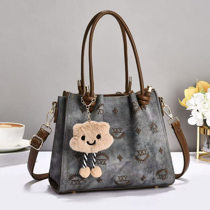 Damen modische Handtasche mit verspieltem Charme und abnehmbarem Anhänger Nord Taschen