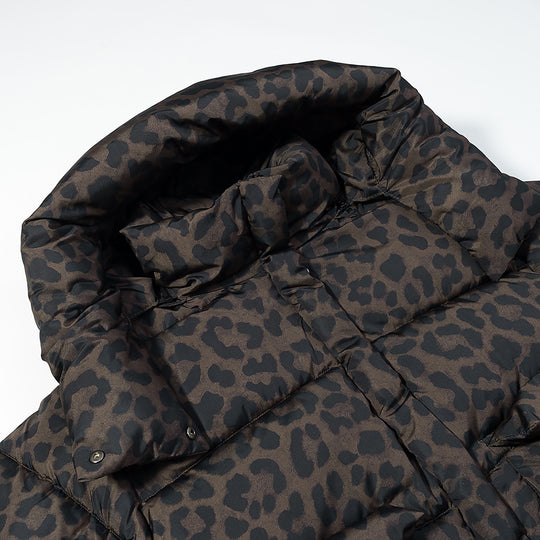 Damen Kurz geschnittene gesteppte Jacke mit hohem Kapuzenkragen, Tunnelzugsaum und Leopardenprint Nord Taschen