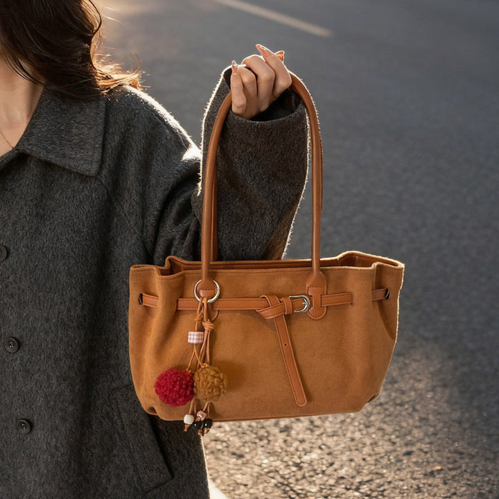 Damen modische Handtasche mit verspieltem Anhänger Nord Taschen