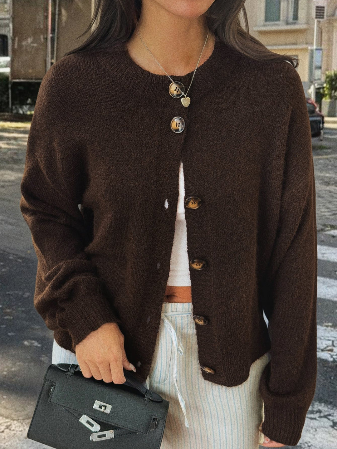 Damen kuschelige Strickjacke mit Oversize-Schnitt und Hornoptik-Knöpfen Nord Taschen