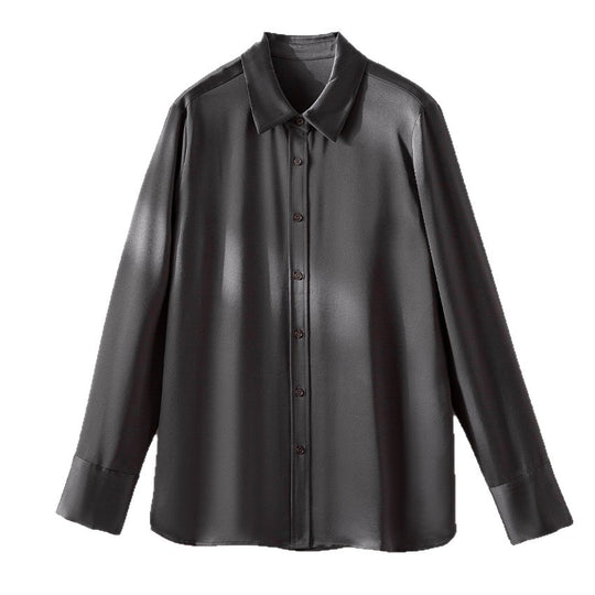 Damen Seidenähnliche Bluse mit klassischem Hemdkragen, durchgehender Knopfleiste und verlängerten Manschetten Nord Taschen