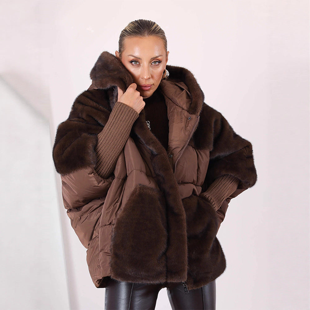 Damen Kurz geschnittene gesteppte Kapuzenjacke mit voluminösem Webpelzbesatz und Oversize‑Silhouette Nord Taschen