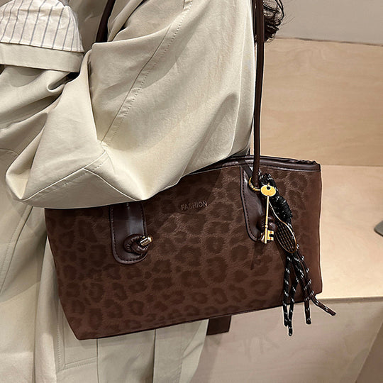 Damen elegante Handtasche mit zeitgemäßem Leopardenmuster Nord Taschen