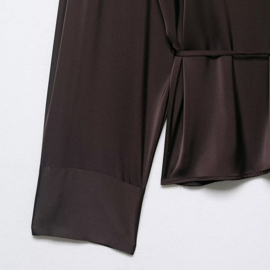 Damen Fließende Satin-Hemdbluse mit Tunnelzugtaillierung und verdeckter Knopfleiste Nord Taschen