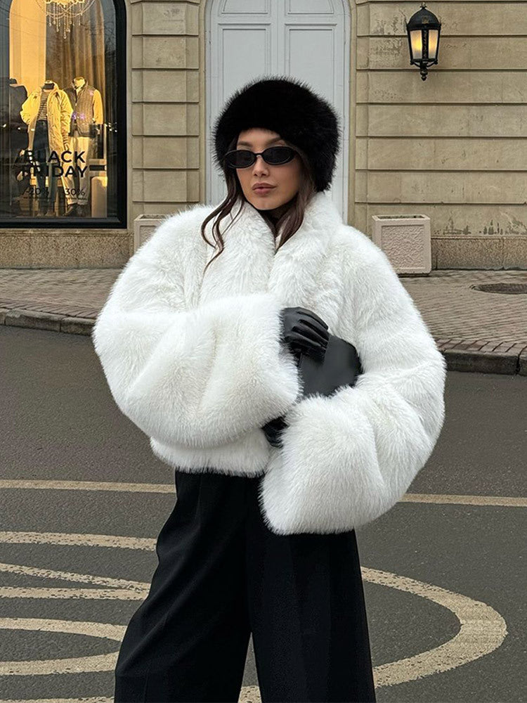 Damen Kurze kuschelige Faux‑Fur‑Bomberjacke mit voluminösem Schalkragen und kastiger Silhouette Nord Taschen