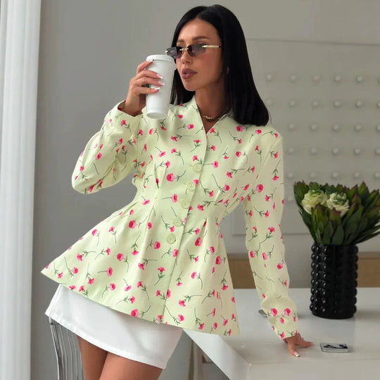 Damen Taillierter Blazer mit Schößchen, dekorativen Knöpfen und floralem Muster Nord Taschen