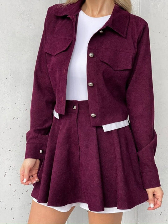 Damen kurzes Cordjacken- und Faltenrock-Set mit taillenhohem Faltenrock und cropped Hemdjacke Nord Taschen