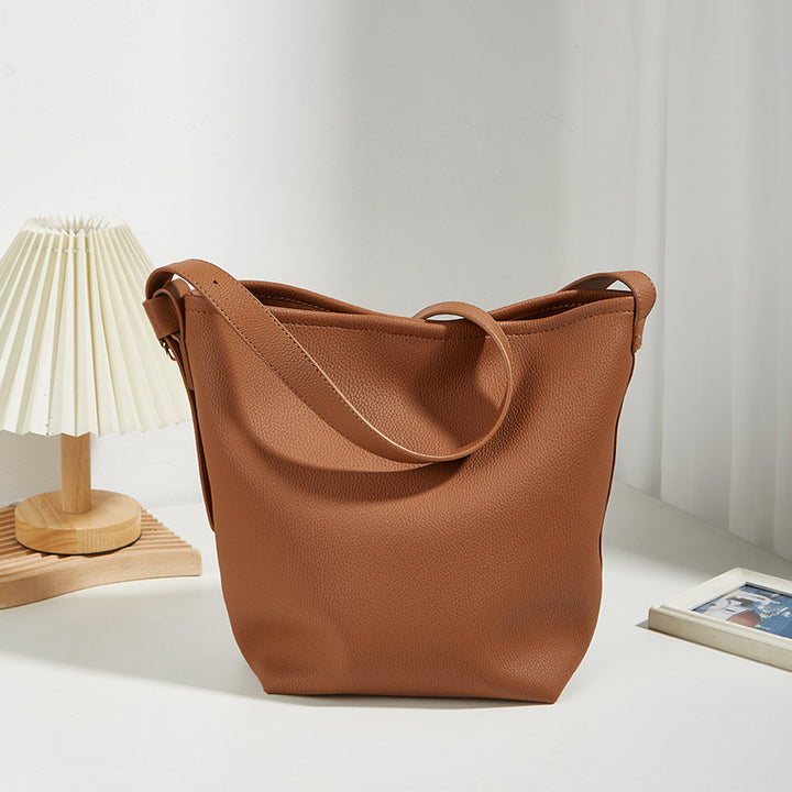 Damen Hobo-Tasche aus hochwertigem Kunstleder mit praktischem Innenfach Nord Taschen