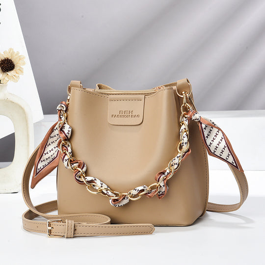 Damen Bucket-Handtasche mit modischer Kettenverzierung und abnehmbarem Schal Nord Taschen