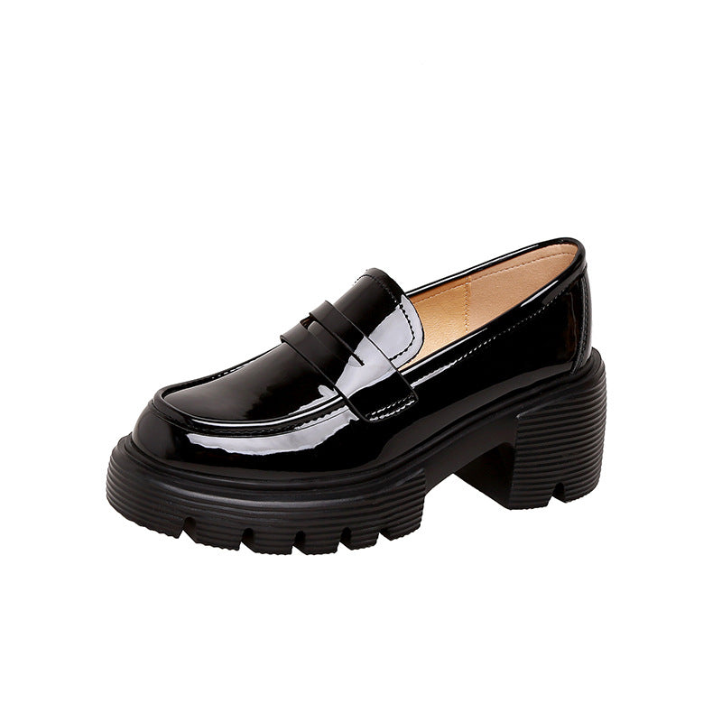 Damen Chunky‑Pennyloafer in Lackoptik mit gezahnter Lug‑Sohle und gepolstertem Komfortfutter Nord Taschen