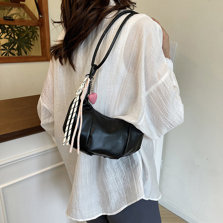 Damen Handtasche mit einzigartigem Kordelzugdesign und verspieltem Anhänger Nord Taschen