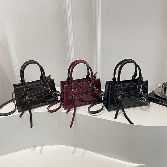 Damen Handtasche mit schimmerndem Lackfinish und verstellbarem Schulterriemen Nord Taschen