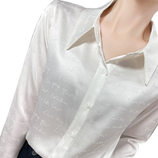 Damen Satinbluse mit zarter Jacquard‑Schrift, spitzem Hemdkragen und durchgehendem Knopfverschluss Nord Taschen