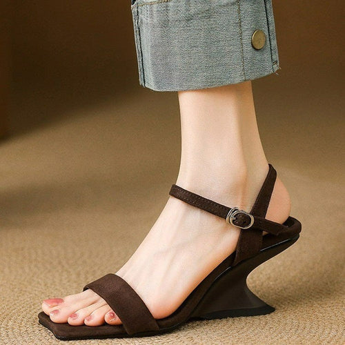 Damen Wedge-Sandalen mit verstellbarem Riemen und gepolstertem Fußbett Nord Taschen