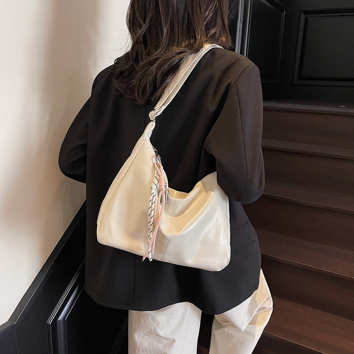 Damen Umhängetasche mit stilvollem Design und praktischem Innenfach Nord Taschen