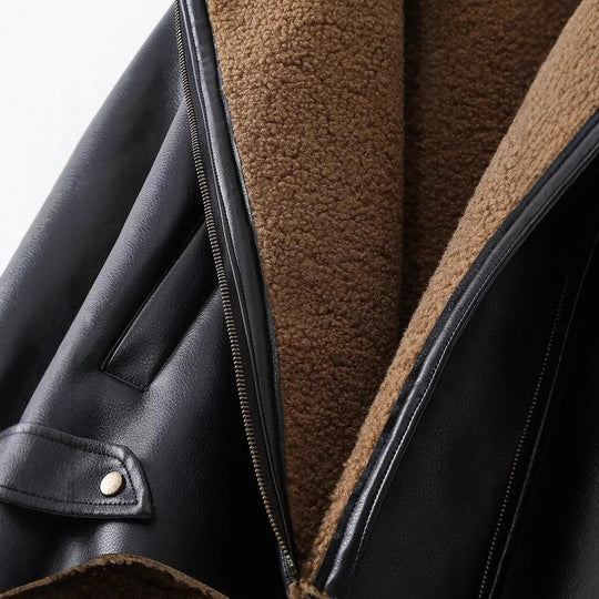 Damen Kurz geschnittene Aviator-Jacke in Lederoptik mit asymmetrischem Reißverschluss und Teddyfutter Nord Taschen
