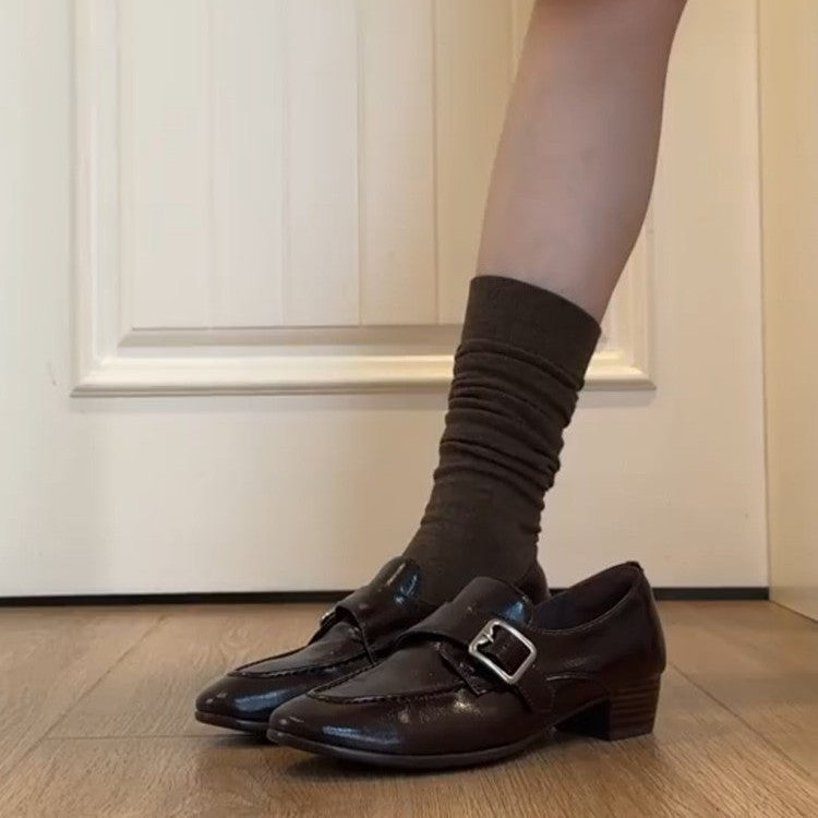 Damen Loafer mit poliertem Finish, dekorativer Metallschnalle und niedrigem Blockabsatz Nord Taschen