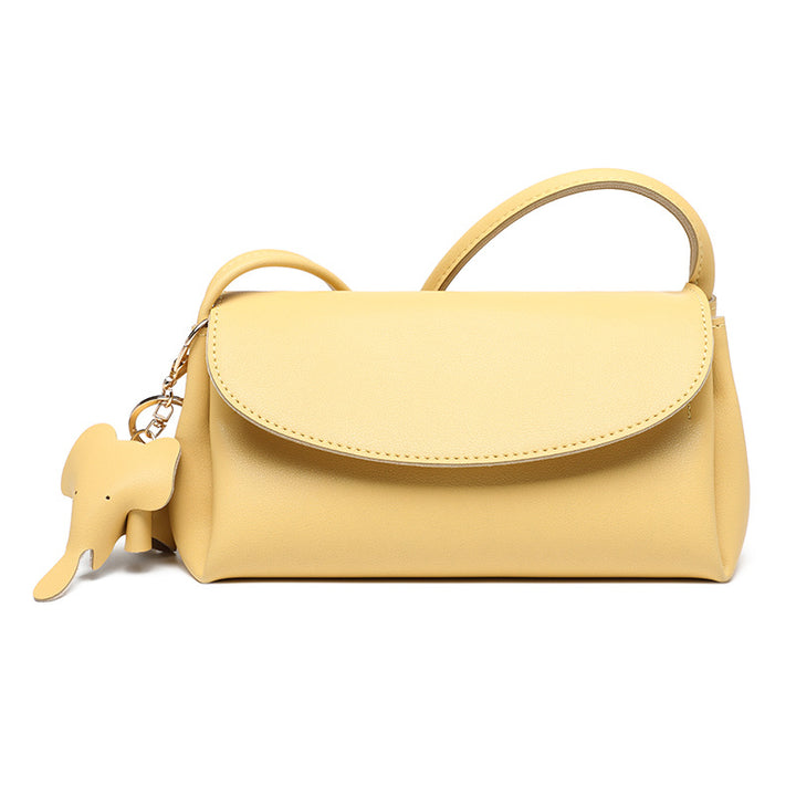 Damen Clutch-Tasche mit eleganter Klappenöffnung und charmantem Anhänger Nord Taschen