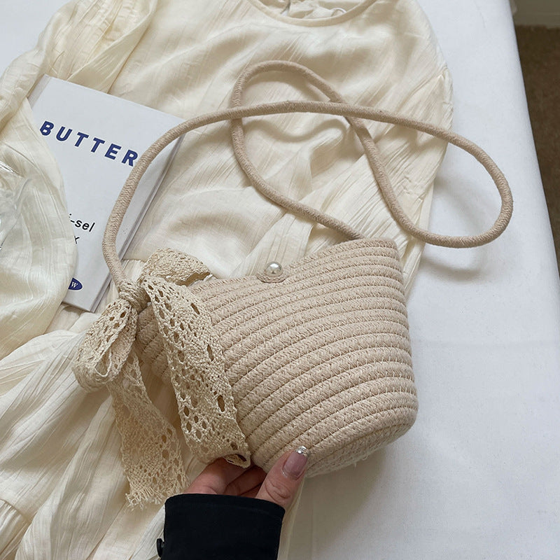 Damen Strick-Umhängetasche mit dekorativem Spitzenband Nord Taschen