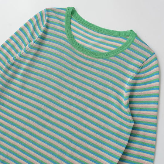 Damen Gestreiftes Feinstrick-Langarmshirt mit Rundhalsausschnitt und figurumspielender Silhouette Nord Taschen