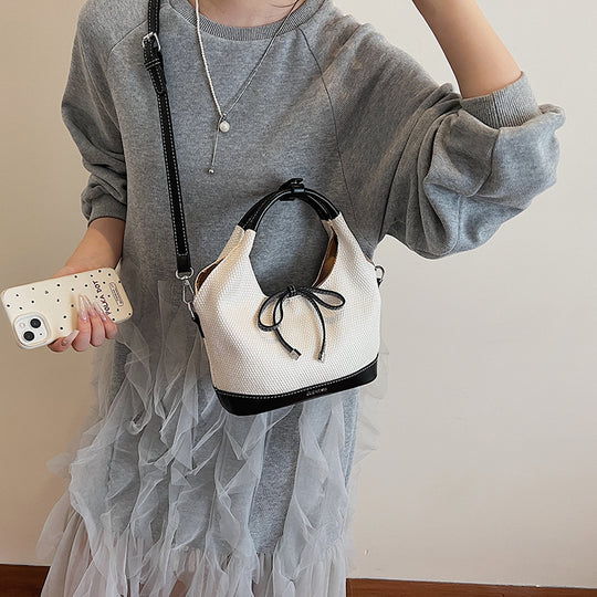 Damen Hobo-Tasche mit geflochtenem Design und Lederakzenten Nord Taschen