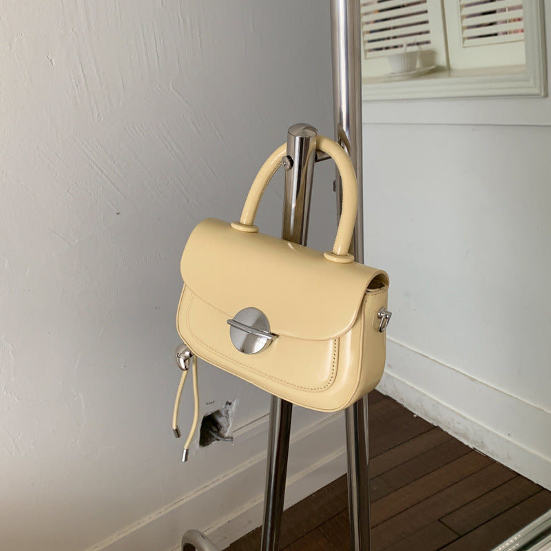 Damenhandtasche mit abnehmbarem Schulterriemen und glänzendem Verschluss Nord Taschen