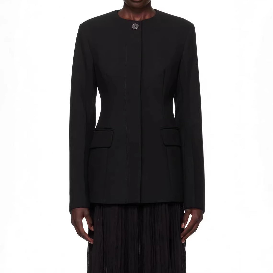 Damen taillierter Einreiher-Blazer mit Rundhalsausschnitt, verdeckter Knopfleiste und Pattentaschen Nord Taschen