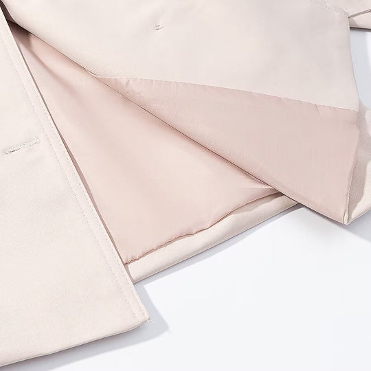 Damen Kurze zweireihige Trenchjacke mit hohem Stehkragen, Schulterklappen und Bindegürtel Nord Taschen