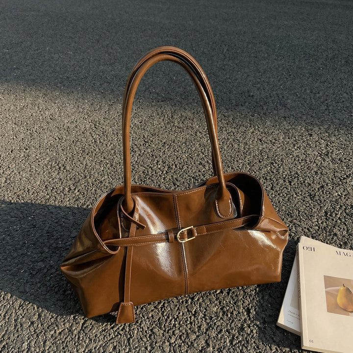 Damen elegante Handtasche mit glänzendem Finish Nord Taschen