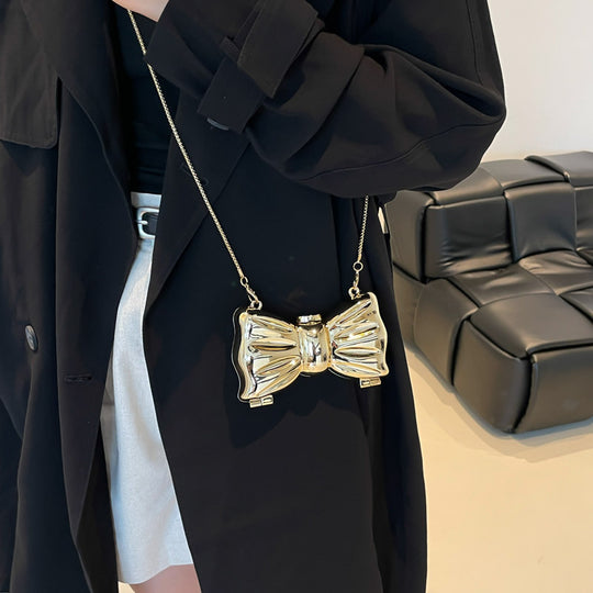 Damen Clutch im einzigartigen Schleifen-Design Nord Taschen