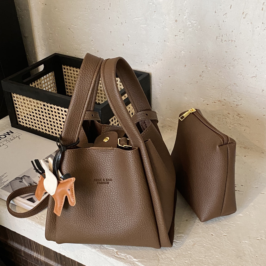 Damen Handtasche mit charmantem Tieranhänger und stilvollem Design Nord Taschen
