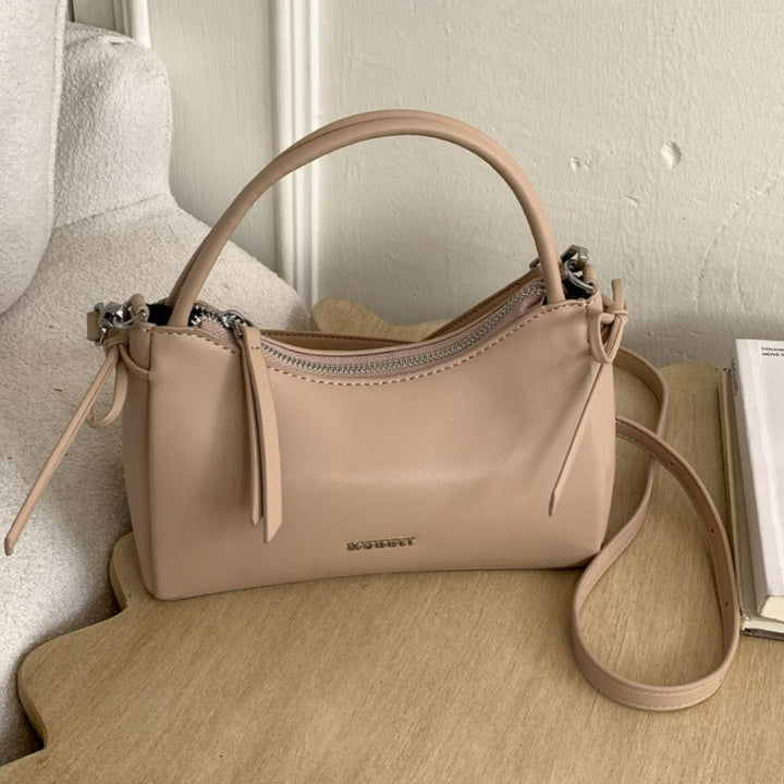 Damenhandtasche im charmanten Retro-Stil mit verspieltem Anhänger Nord Taschen