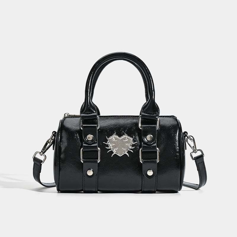 Damen Kunstleder Handtasche mit edler Herzapplikation Nord Taschen