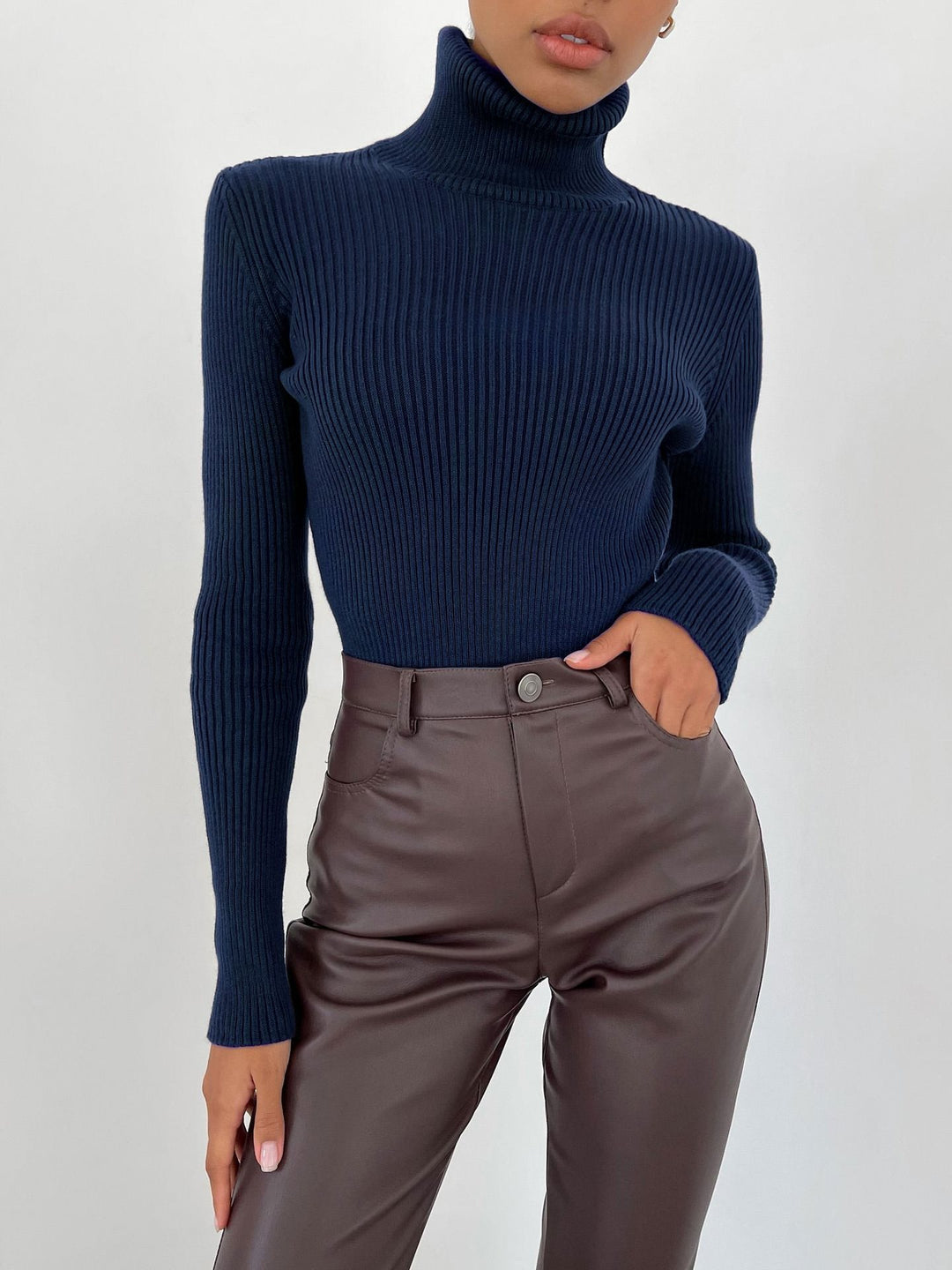 Damen Figurbetonter Rippstrick-Rollkragenpullover Nord Taschen