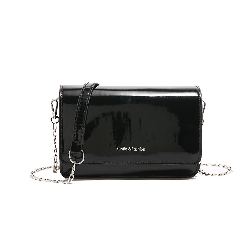 Damen elegante Umhängetasche mit schimmerndem Finish und praktischen Kettenriemen Nord Taschen