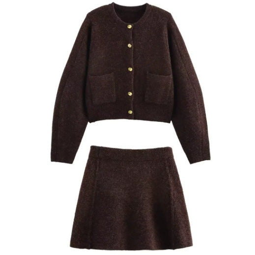 Damen 60+ Cropped Strickcardigan mit Rundhals, aufgesetzten Taschen und Zierknöpfen Nord Taschen