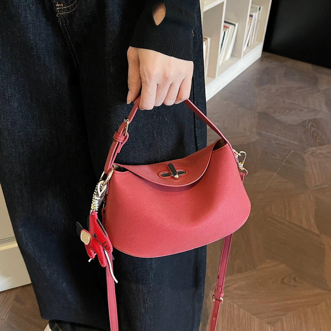 Damen Umhängetasche mit charmantem Anhänger und elegantem Design Nord Taschen