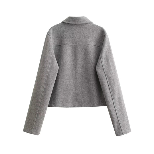 Damen Kurze Boxy-Wollmix-Jacke mit aufgesetzten Pattentaschen und goldfarbenen Zierknöpfen Nord Taschen