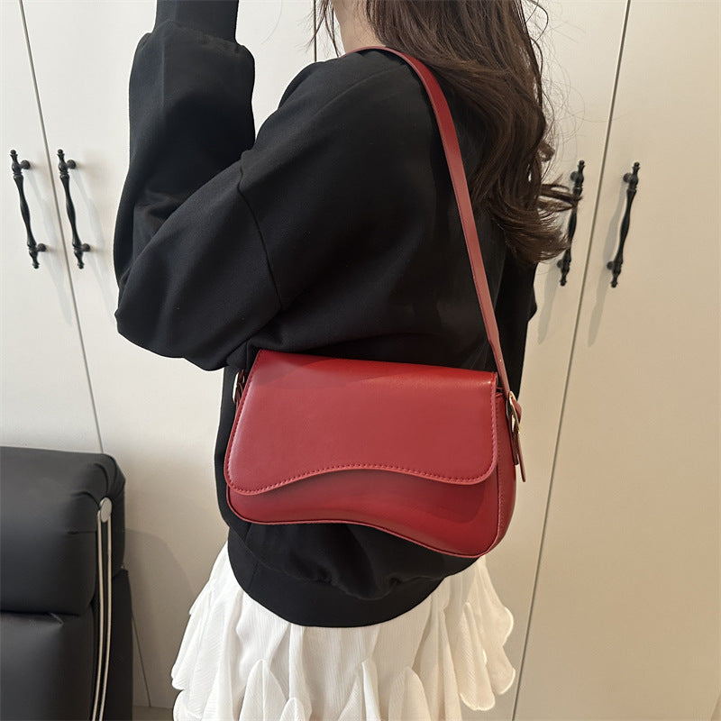 Damen Umhängetasche aus hochwertigem Kunstleder mit elegantem Klappverschluss Nord Taschen