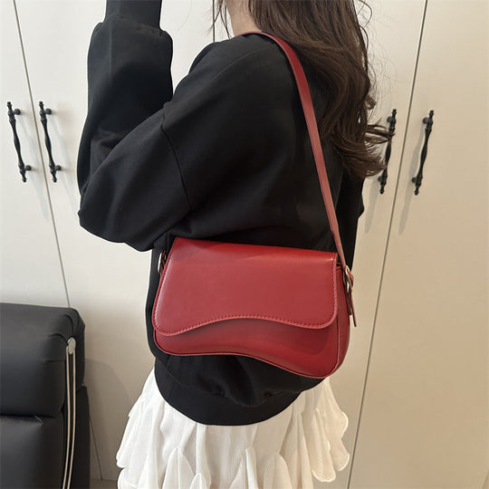 Damen Umhängetasche aus hochwertigem Kunstleder mit elegantem Klappverschluss Nord Taschen