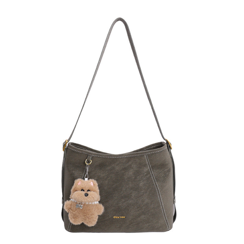 Damen Schultertasche mit verspieltem Tieranhänger und edlem Material Nord Taschen