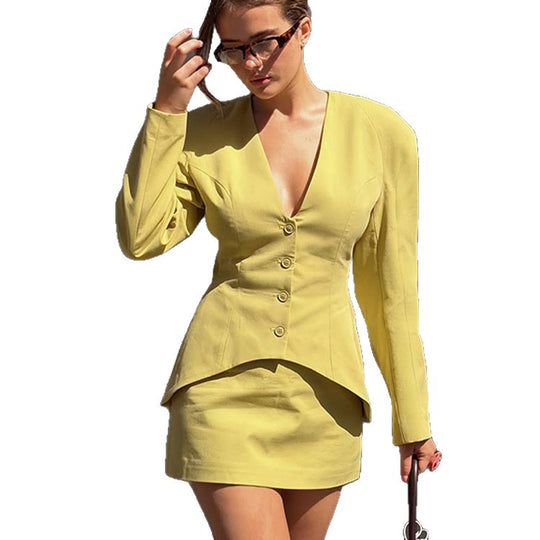 Damen Tailliertes Blazer-Set mit tiefem V-Ausschnitt, markantem Schößchen und figurbetontem Minirock Nord Taschen