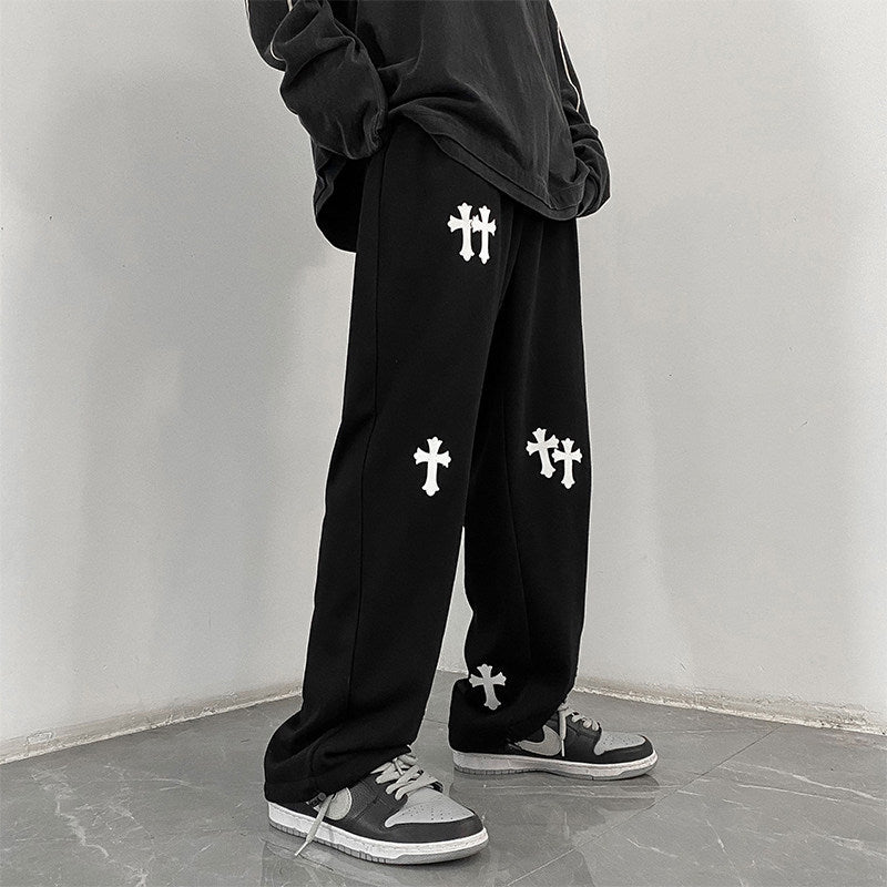 Herren weite Baumwoll-Jogginghose mit Allover-Kreuzprint und elastischem Tunnelzugbund Nord Taschen