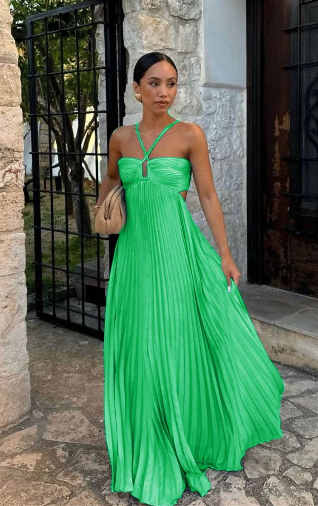 Damen Plisseekleid mit schulterfreiem Design und raffinierten Trägerdetails