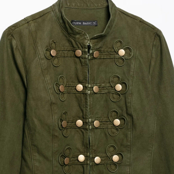 Damen Taillierte Cropped‑Militärjacke mit Zierknopfleiste und Stehkragen Nord Taschen